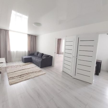 2-Х Комнатная Квартира Taraz Kültér fotó